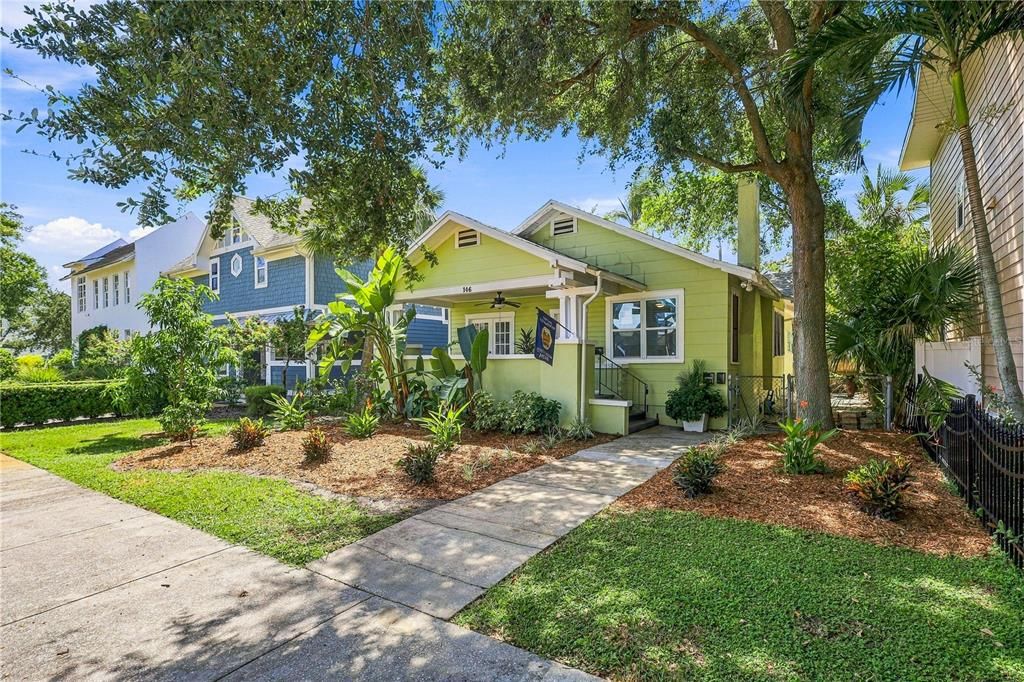For Sale: $1,000,000 (5 beds, 4 baths, 2369 Square Feet)