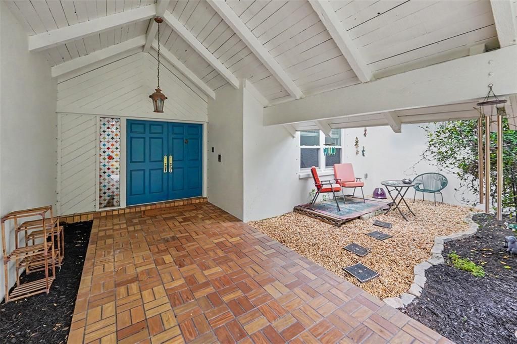 For Sale: $1,000,000 (4 beds, 3 baths, 4391 Square Feet)