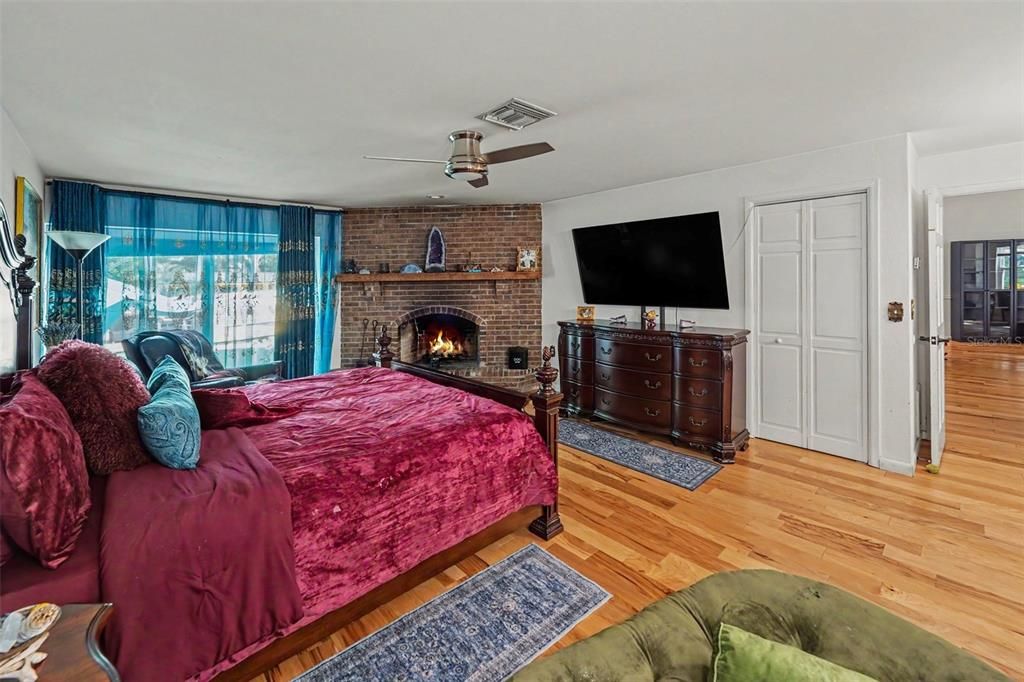 For Sale: $1,000,000 (4 beds, 3 baths, 4391 Square Feet)