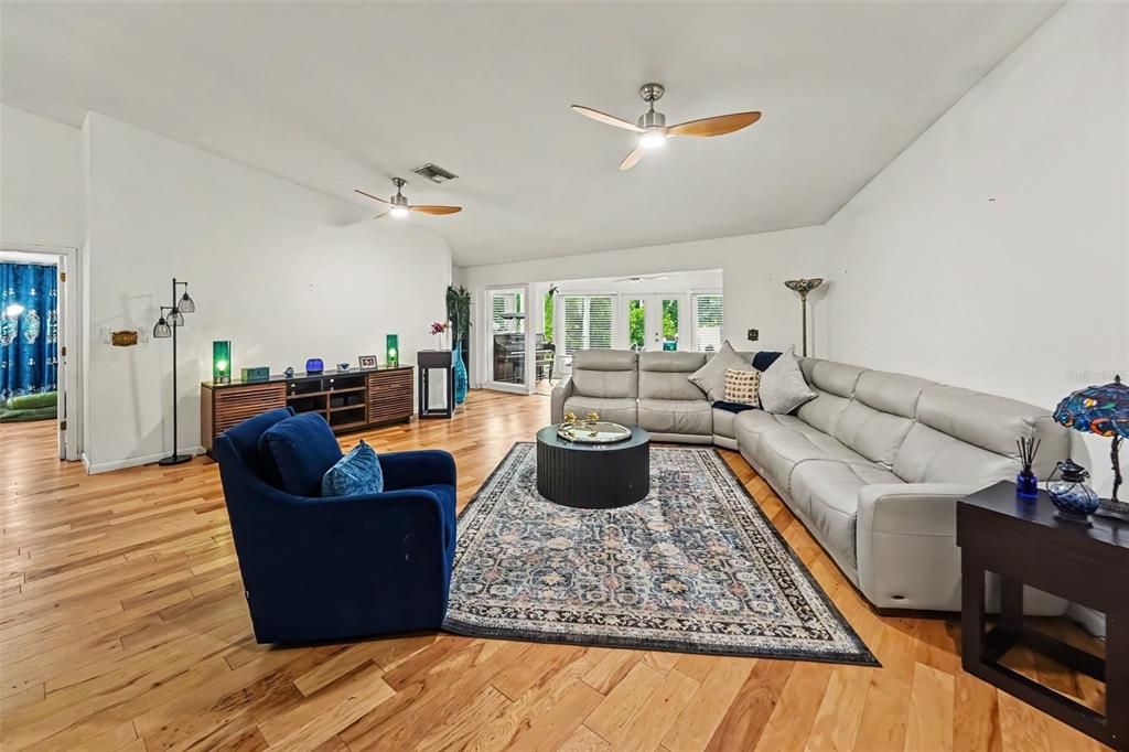 For Sale: $1,000,000 (4 beds, 3 baths, 4391 Square Feet)
