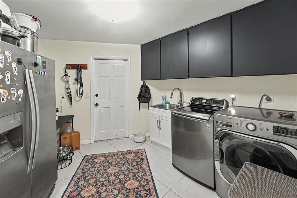For Sale: $1,000,000 (4 beds, 3 baths, 4391 Square Feet)