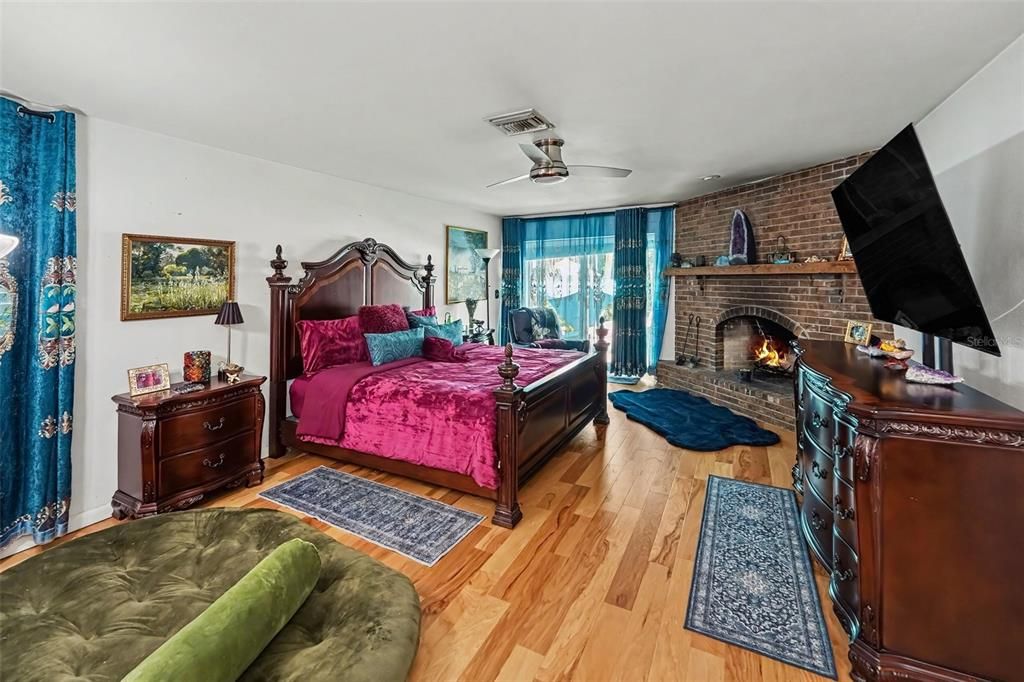For Sale: $1,000,000 (4 beds, 3 baths, 4391 Square Feet)