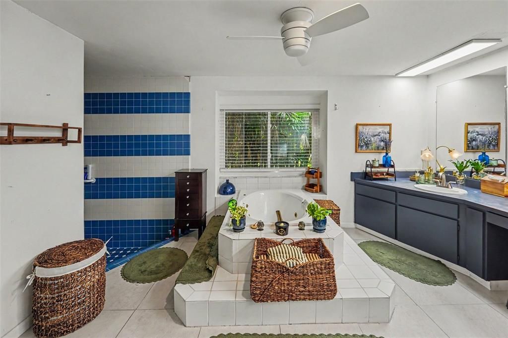 For Sale: $1,000,000 (4 beds, 3 baths, 4391 Square Feet)