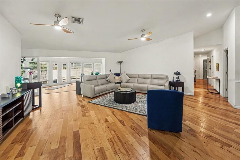 For Sale: $1,000,000 (4 beds, 3 baths, 4391 Square Feet)