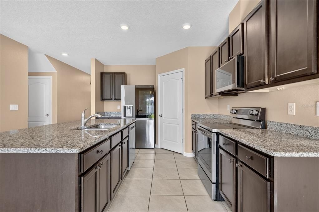 For Sale: $464,900 (5 beds, 3 baths, 2889 Square Feet)
