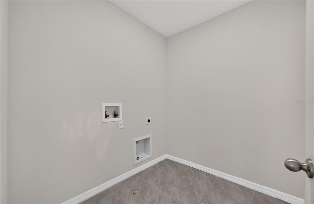 For Sale: $464,900 (5 beds, 3 baths, 2889 Square Feet)