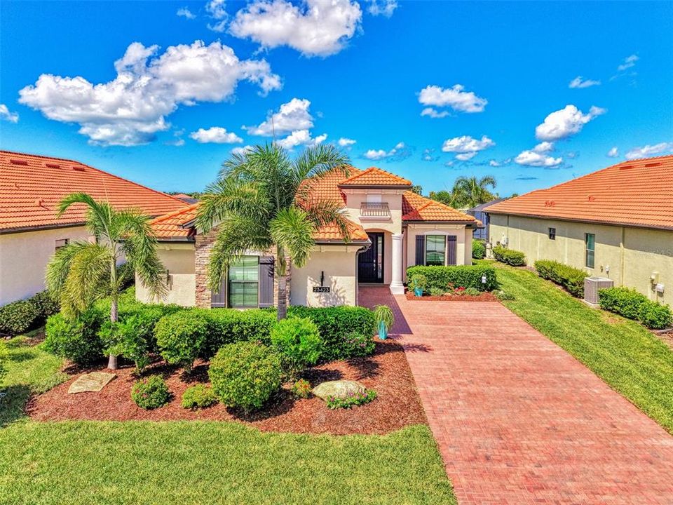 For Sale: $709,000 (2 beds, 2 baths, 1858 Square Feet)