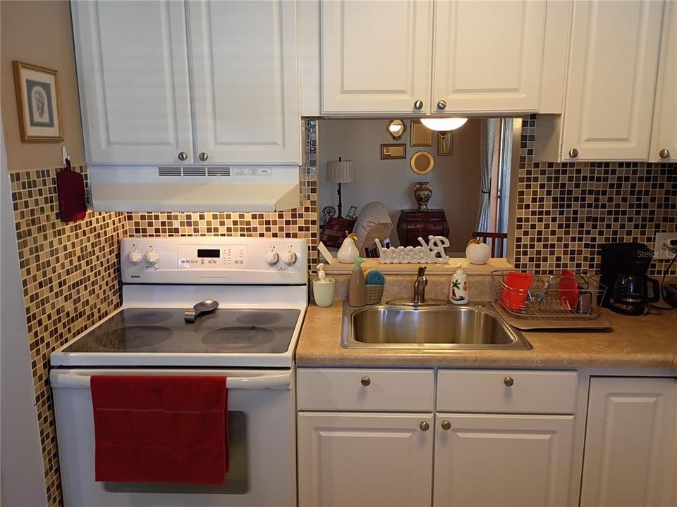 For Sale: $180,000 (2 beds, 1 baths, 987 Square Feet)