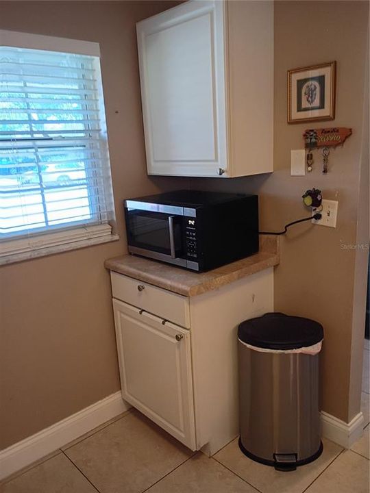 For Sale: $180,000 (2 beds, 1 baths, 987 Square Feet)