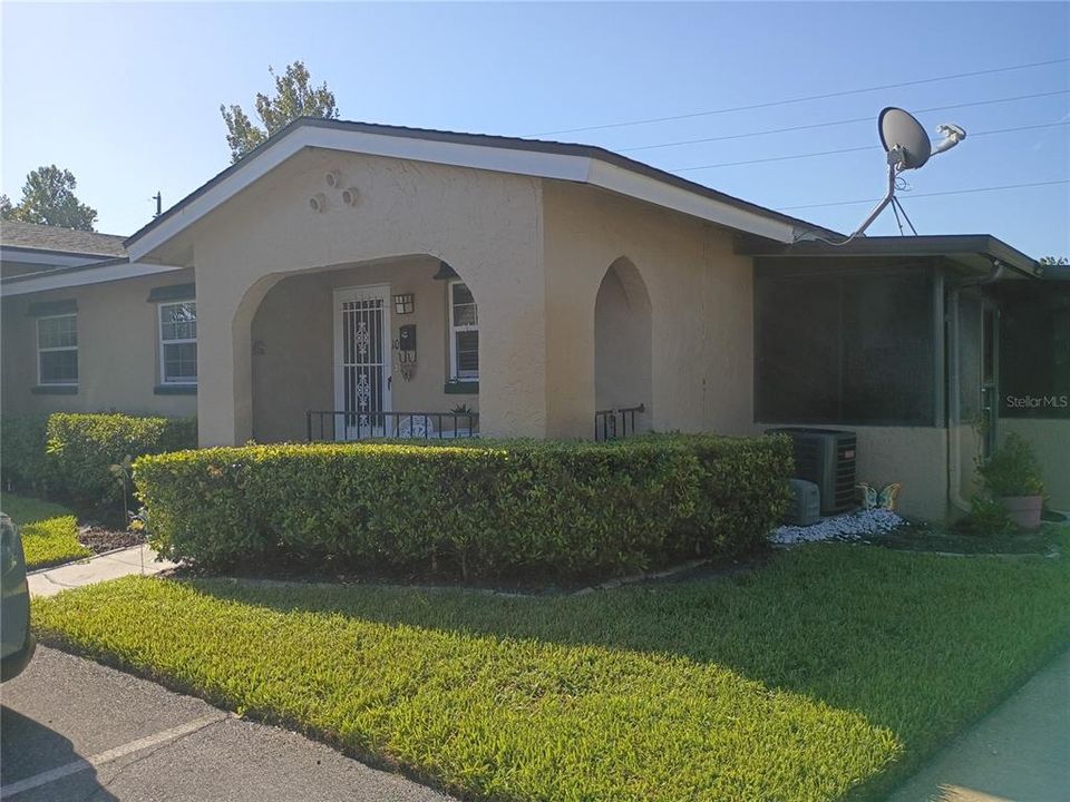 For Sale: $180,000 (2 beds, 1 baths, 987 Square Feet)