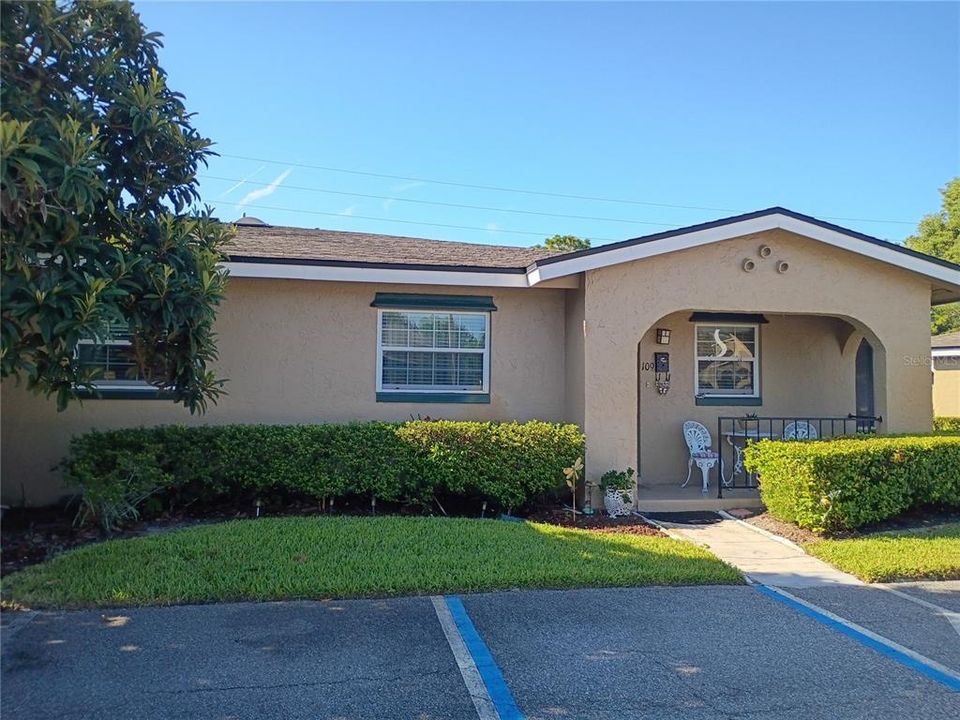For Sale: $180,000 (2 beds, 1 baths, 987 Square Feet)
