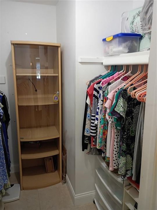For Sale: $180,000 (2 beds, 1 baths, 987 Square Feet)