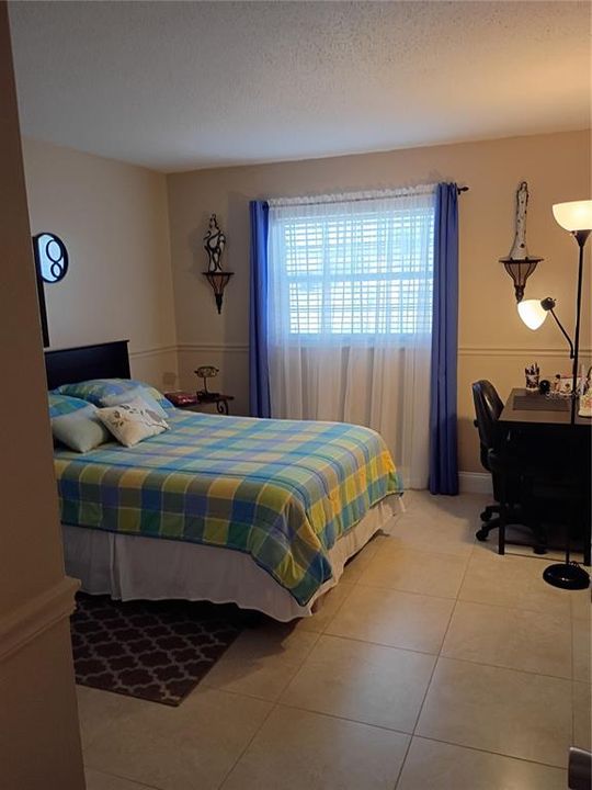 For Sale: $180,000 (2 beds, 1 baths, 987 Square Feet)