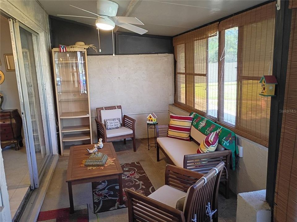 For Sale: $180,000 (2 beds, 1 baths, 987 Square Feet)