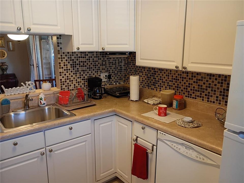 For Sale: $180,000 (2 beds, 1 baths, 987 Square Feet)