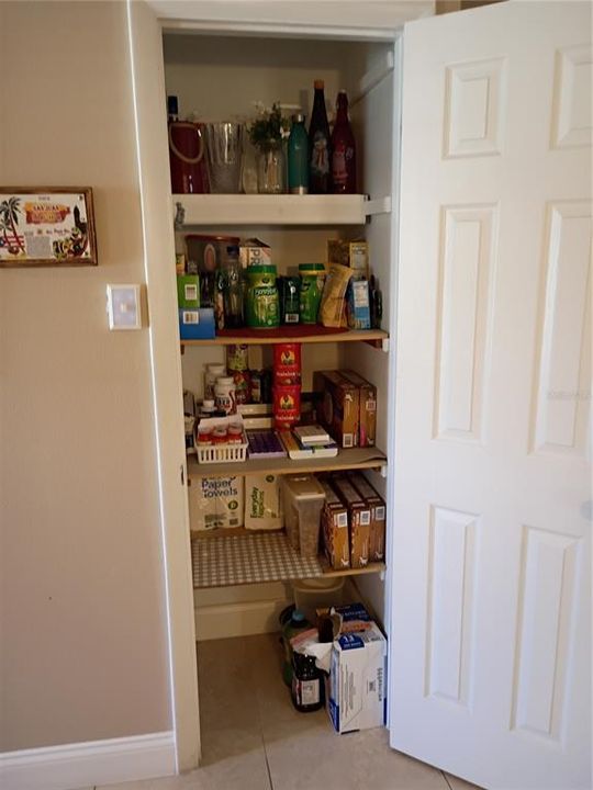 For Sale: $180,000 (2 beds, 1 baths, 987 Square Feet)