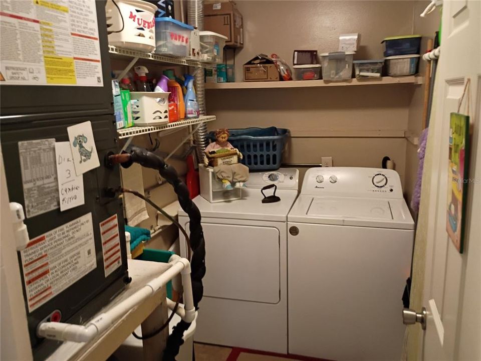 For Sale: $180,000 (2 beds, 1 baths, 987 Square Feet)