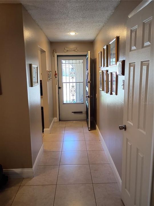 For Sale: $180,000 (2 beds, 1 baths, 987 Square Feet)