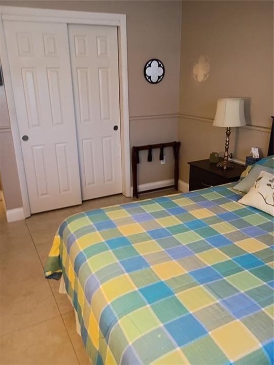 For Sale: $180,000 (2 beds, 1 baths, 987 Square Feet)