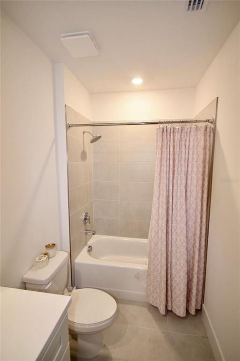 For Rent: $2,550 (3 beds, 2 baths, 1907 Square Feet)