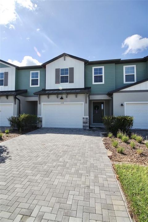 For Rent: $2,550 (3 beds, 2 baths, 1907 Square Feet)