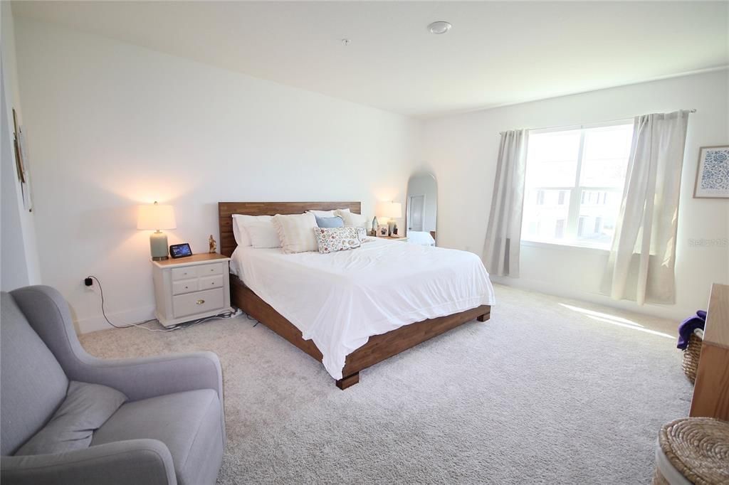 For Rent: $2,550 (3 beds, 2 baths, 1907 Square Feet)