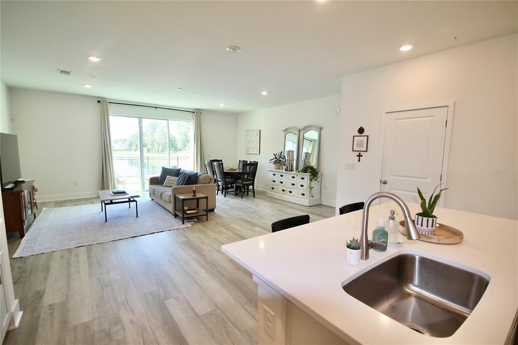 For Rent: $2,550 (3 beds, 2 baths, 1907 Square Feet)