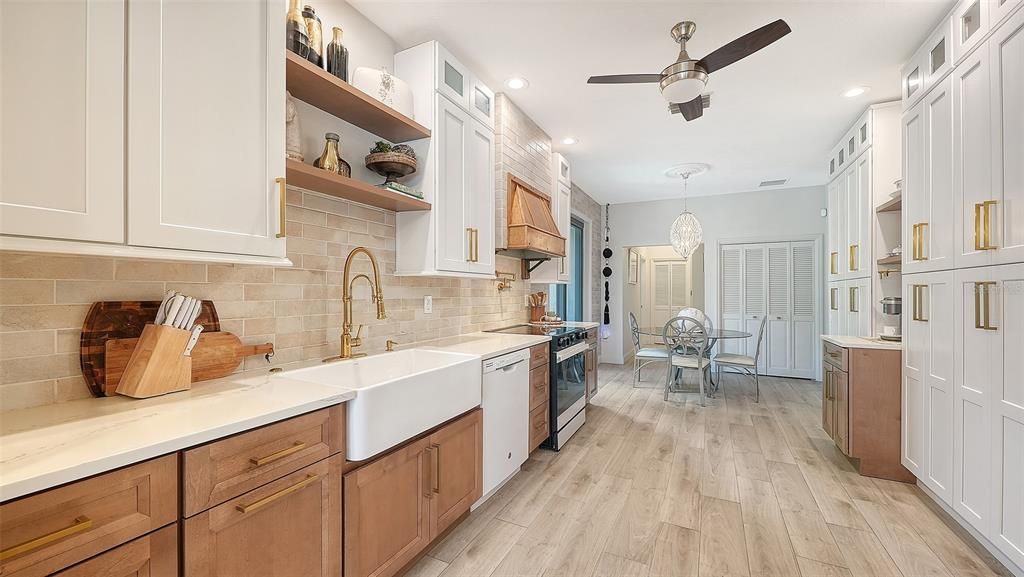 For Sale: $1,295,000 (3 beds, 2 baths, 2850 Square Feet)