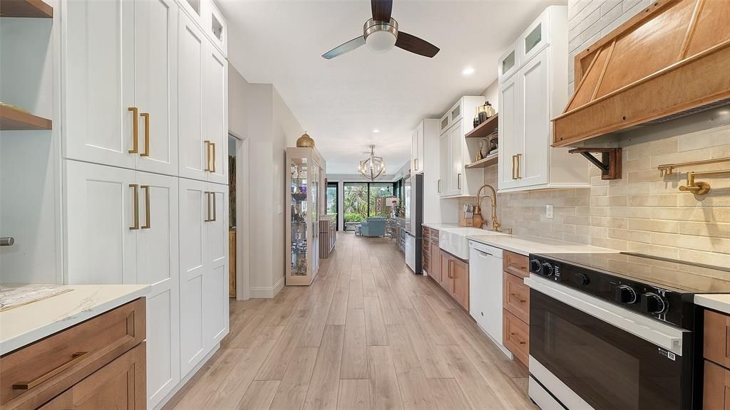 For Sale: $1,295,000 (3 beds, 2 baths, 2850 Square Feet)