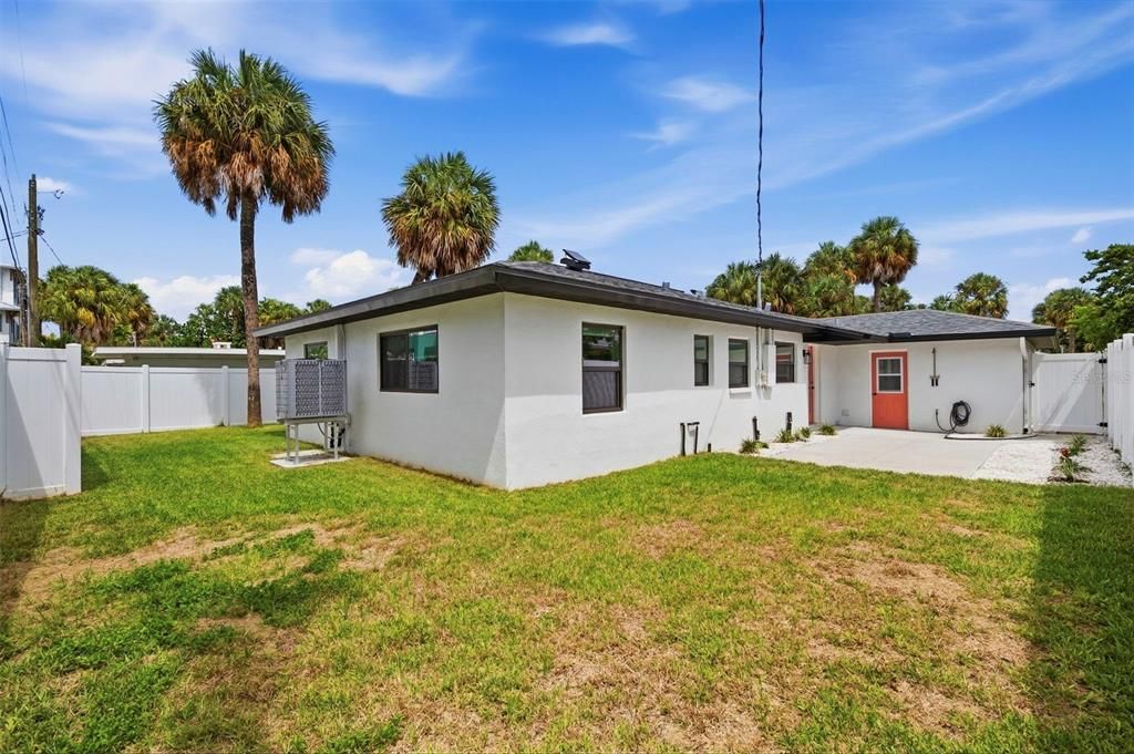 For Rent: $6,000 (3 beds, 2 baths, 1588 Square Feet)