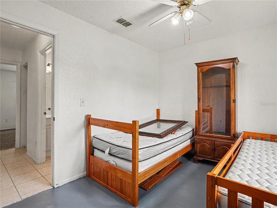 На продажу: $199,900 (3 спален, 2 ванн, 1128 Квадратных фут)
