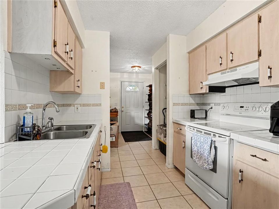 На продажу: $199,900 (3 спален, 2 ванн, 1128 Квадратных фут)