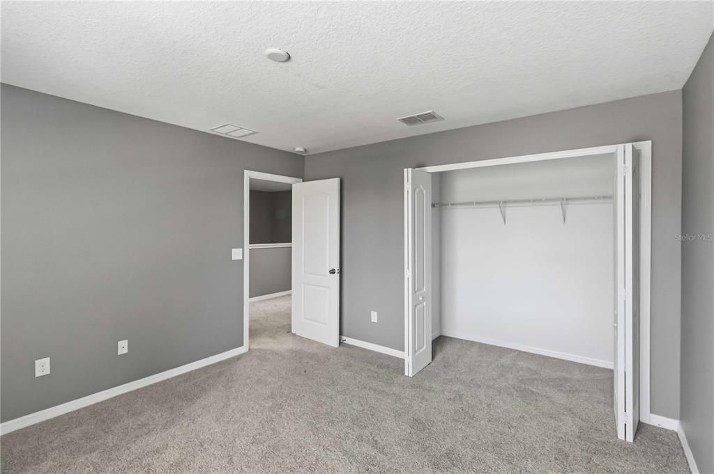 En Venta: $330,000 (4 camas, 2 baños, 2500 Pies cuadrados)