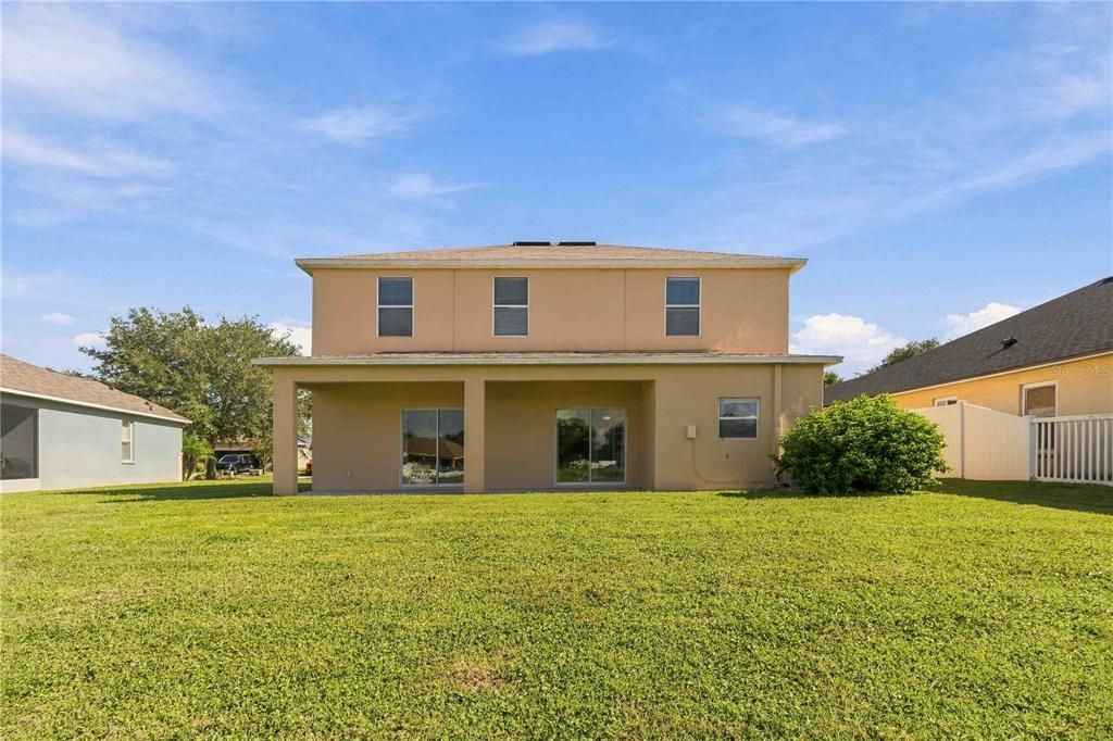 En Venta: $330,000 (4 camas, 2 baños, 2500 Pies cuadrados)