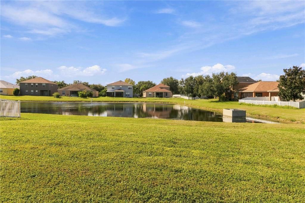 En Venta: $330,000 (4 camas, 2 baños, 2500 Pies cuadrados)