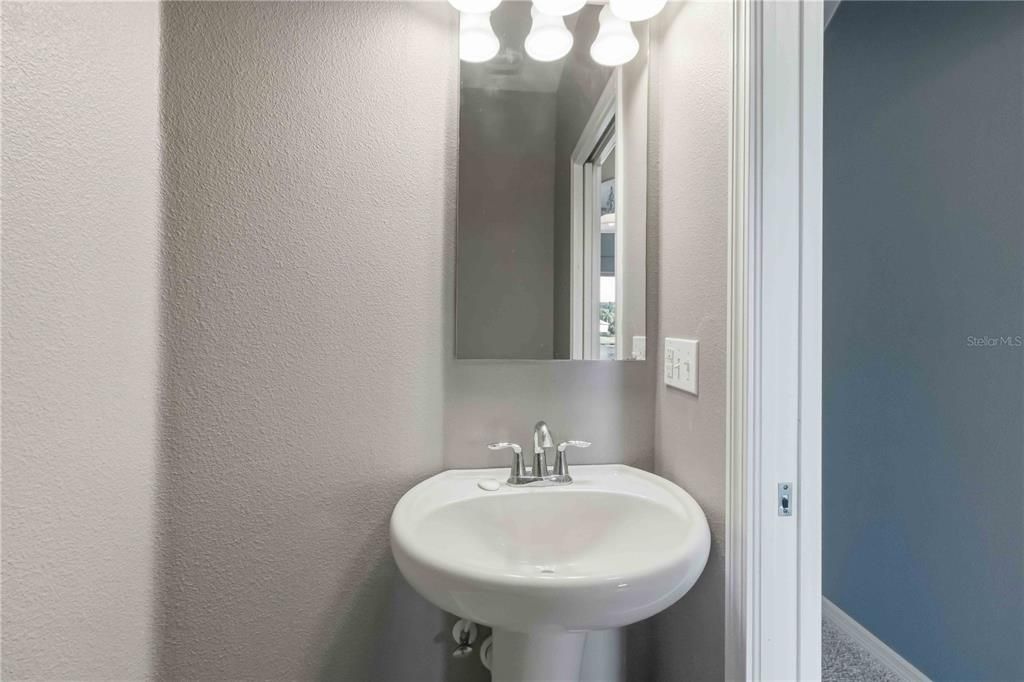 En Venta: $330,000 (4 camas, 2 baños, 2500 Pies cuadrados)