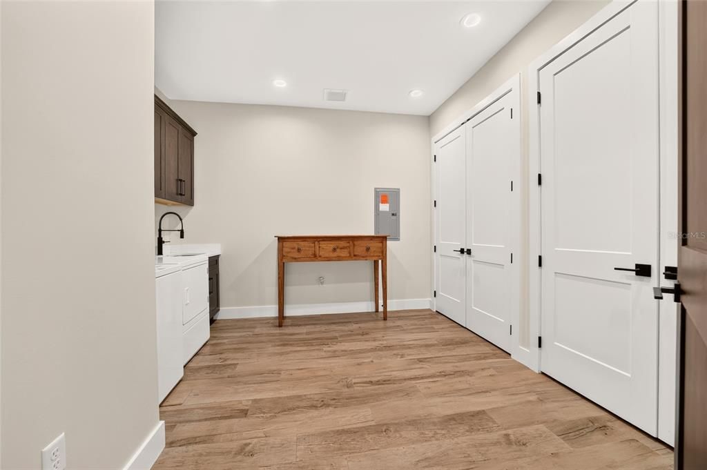 For Sale: $4,950,000 (3 beds, 3 baths, 1200 Square Feet)