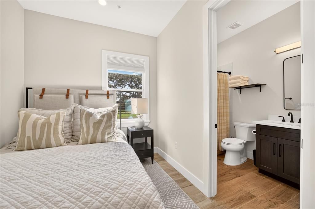 For Sale: $4,950,000 (3 beds, 3 baths, 1200 Square Feet)