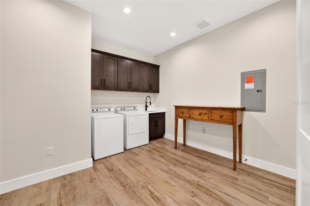 For Sale: $4,950,000 (3 beds, 3 baths, 1200 Square Feet)