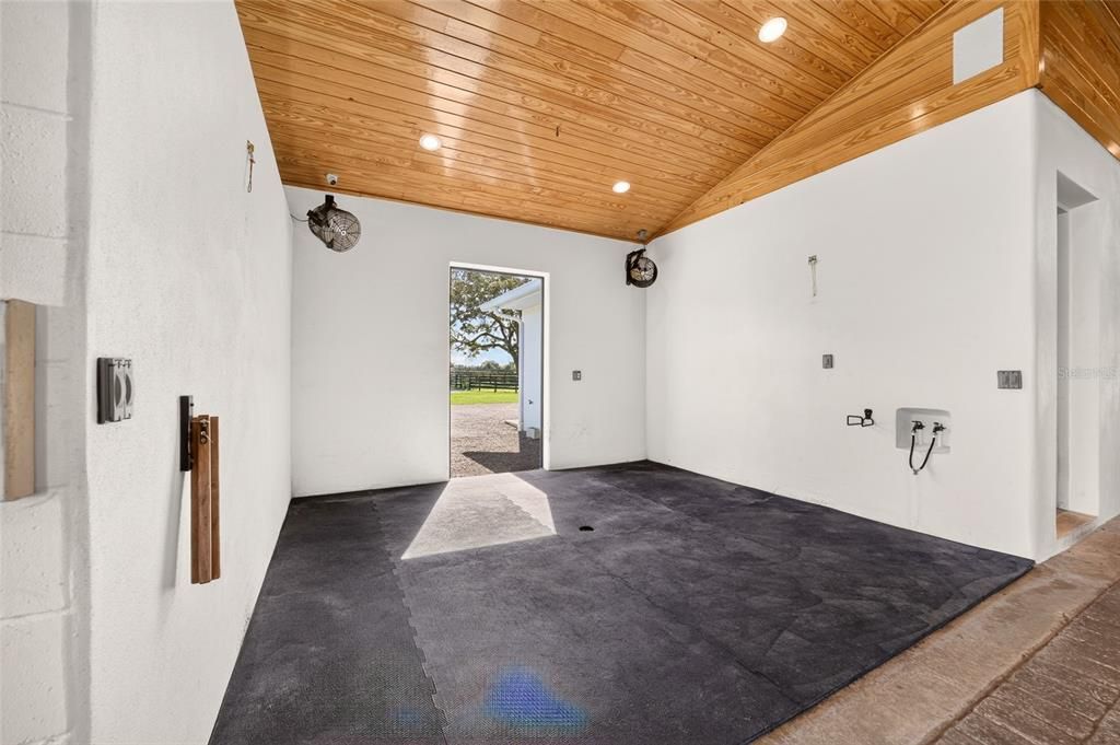 For Sale: $4,950,000 (3 beds, 3 baths, 1200 Square Feet)