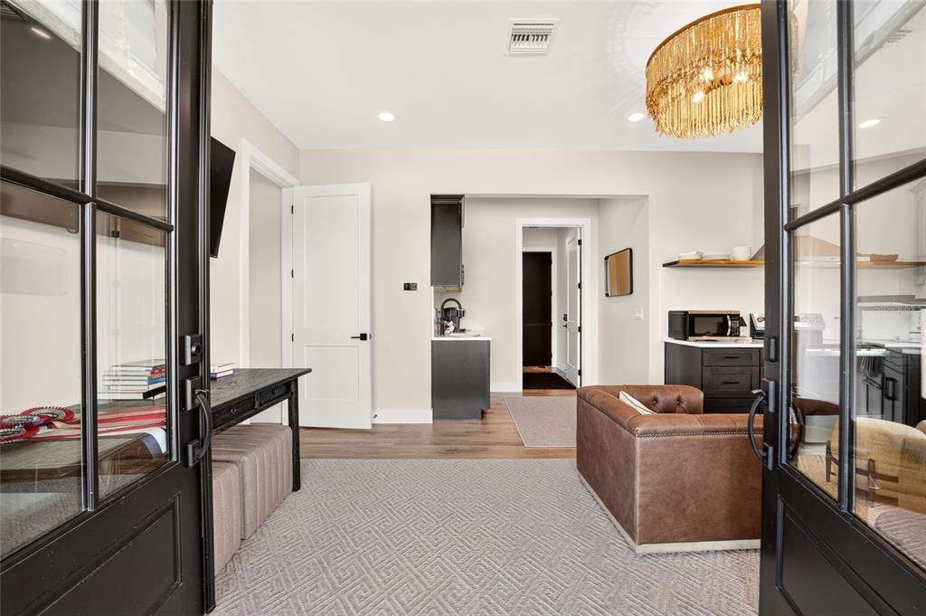 For Sale: $4,950,000 (3 beds, 3 baths, 1200 Square Feet)