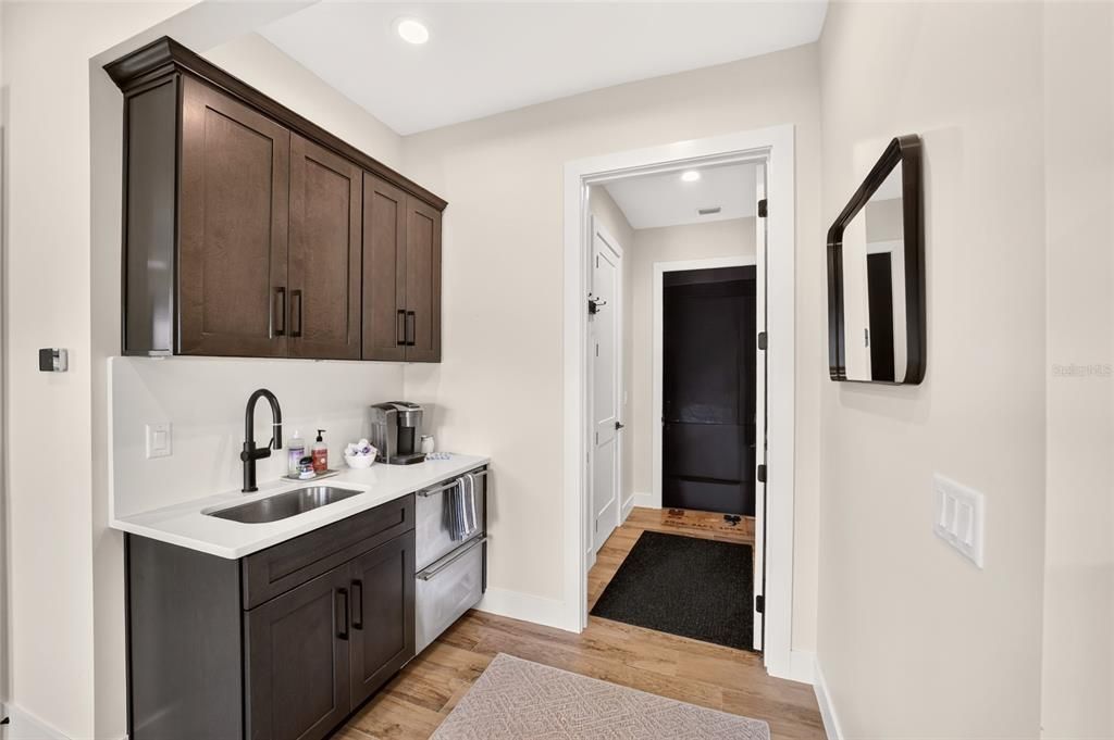 For Sale: $4,950,000 (3 beds, 3 baths, 1200 Square Feet)
