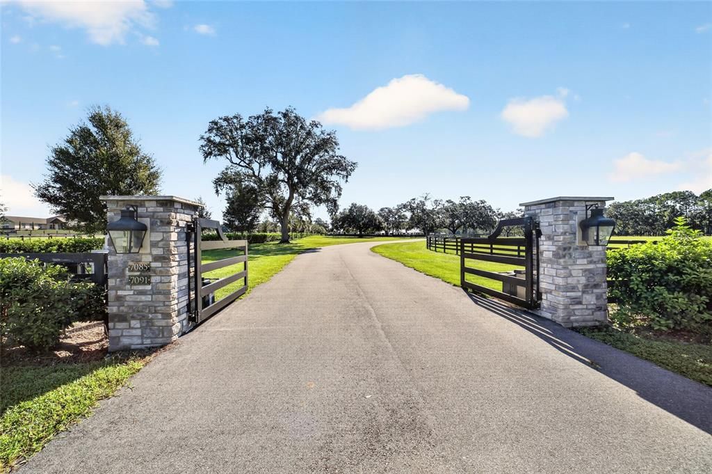 For Sale: $4,950,000 (3 beds, 3 baths, 1200 Square Feet)