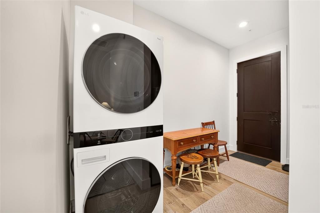 For Sale: $4,950,000 (3 beds, 3 baths, 1200 Square Feet)