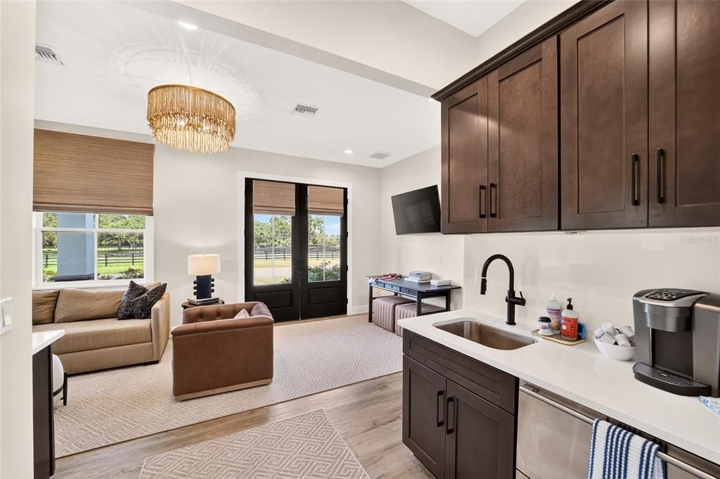 For Sale: $4,950,000 (3 beds, 3 baths, 1200 Square Feet)