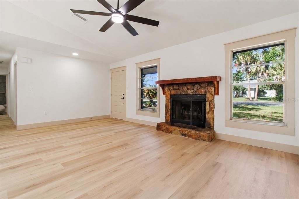 For Sale: $325,000 (3 beds, 2 baths, 1508 Square Feet)