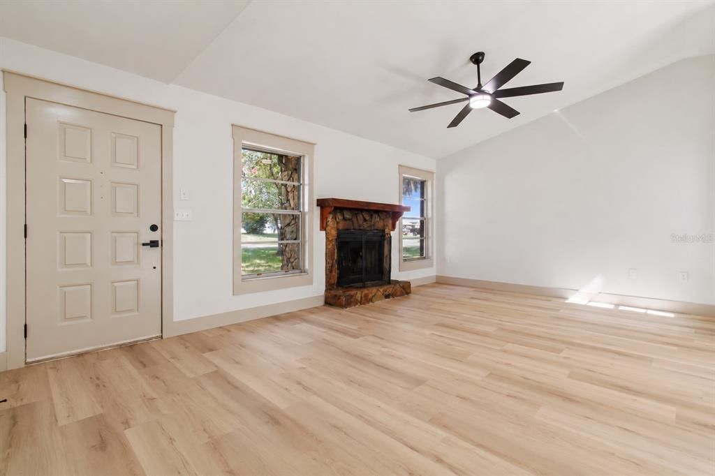 For Sale: $325,000 (3 beds, 2 baths, 1508 Square Feet)