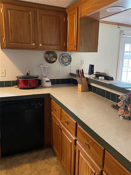 For Sale: $279,500 (4 beds, 2 baths, 2144 Square Feet)