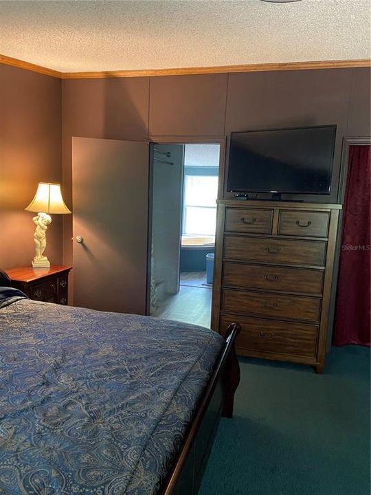 For Sale: $279,500 (4 beds, 2 baths, 2144 Square Feet)