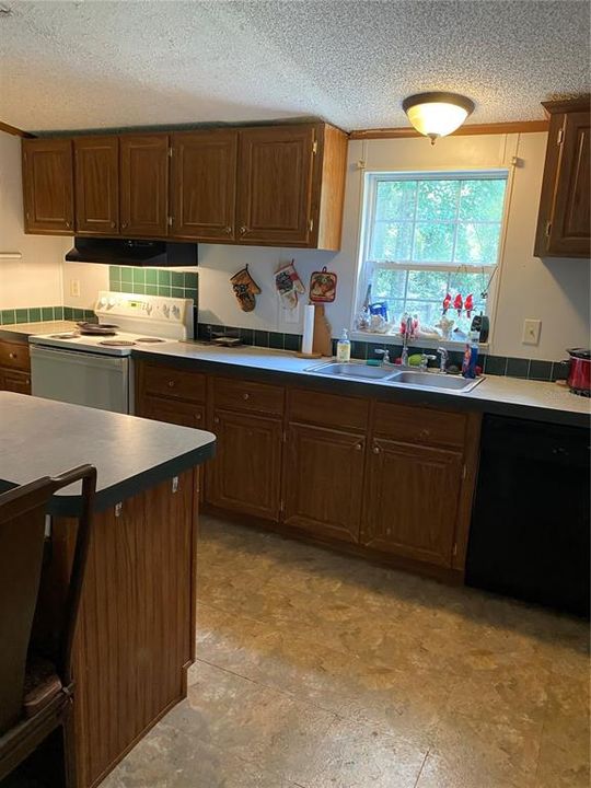 For Sale: $279,500 (4 beds, 2 baths, 2144 Square Feet)